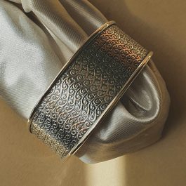 Сребърна екзотична гривна с орнаменти – голяма