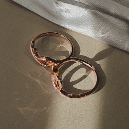 Луксозен сребърен пръстен с  позлата и кристали /сдвоен