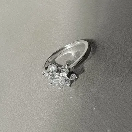 Годежен сребърен пръстен с флорален елемент