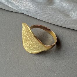 Елегантен сребърен пръстен “Листо“
