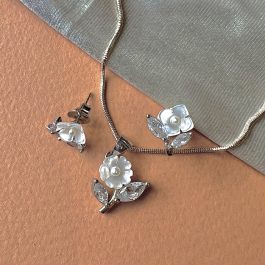 Стилен сребърен комплект с цветя от седеф