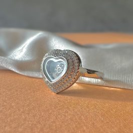 Луксозен сребърен пръстен с вграден елемент и сърце