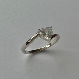 Стилен сребърен пръстен „Сърце“