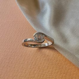 Шикозен сребърен пръстен с цирконий