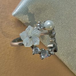Свеж сребърен пръстен с цвете