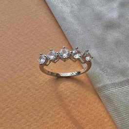 Шикозен сребърен пръстен с пет камъка