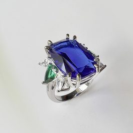 Луксозен сребърен пръстен със син сапфир