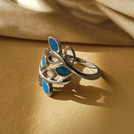 Стилен сребърен пръстен със син опал