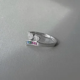 Шикозен сребърен пръстен с  цветен цирконий и сърца