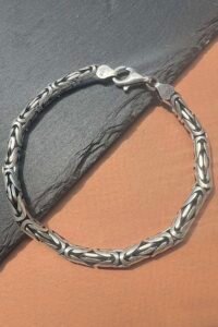 сребърна-гривна-кръгло-сечение-тип-кралска плетка