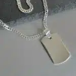 колие с висулка във формата на плочка