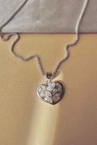Елегантно сребърно колие със сърце “Дървото на живота“