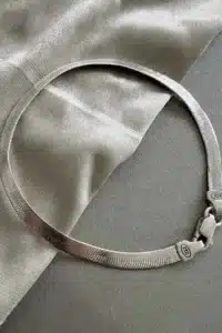 Стилна сребърна гривна - плоска плетка