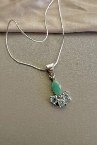 Стилно сребърно колие с Изумруд