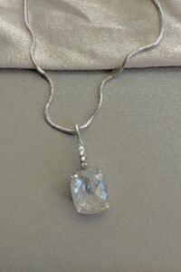 Стилно сребърно колие с Цирконий