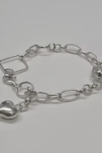 Стилна сребърна гривна „ Сърце и топче “