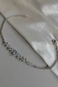 Изящна сребърна гривна с Топаз