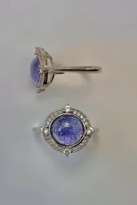 Елегантен сребърен пръстен с Танзанит