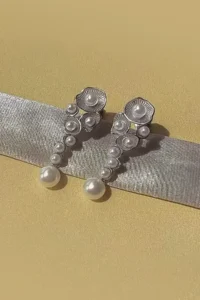 Стилни сребърни обици с перли и цветя