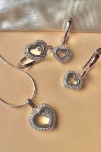 Стилен сребърен комплект „ Сърца с елемент “