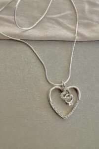 Стилно сребърно колие " Отдаденост  „