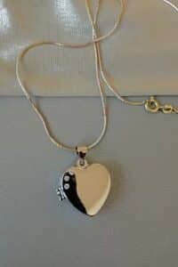 Елегантно сребърно колие с кутийка за снимка “Сърце„