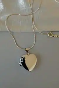 Елегантно сребърно колие с кутийка за снимка “Сърце„